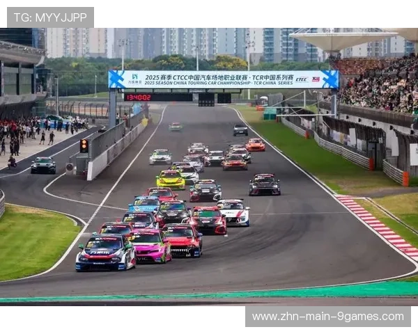 赛车锦标赛战况激烈，车队策略成为胜负关键