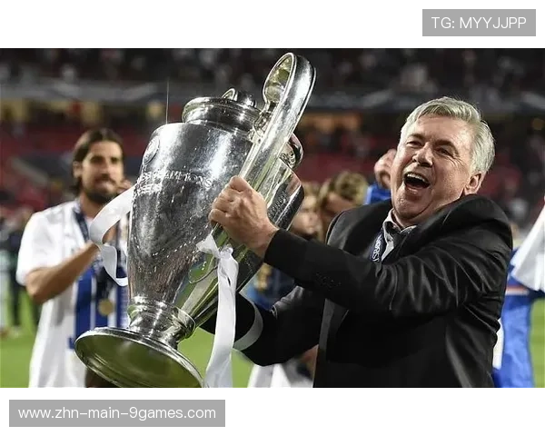 维尼修斯连续外脚背拨球炫技